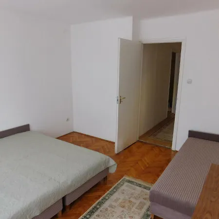 Apartment Ibi Apartman *